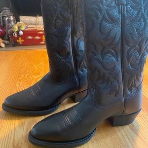 Ariat men’s black cowboy boots